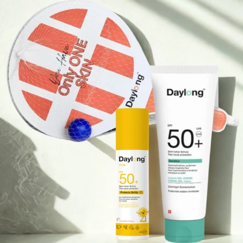 DAYLONG SENSITIVE GEL CREME SPF50+ 100ML+KIDS LAIT SOLAIRE SPF50+ 150ML+PAIRE RAQUETTES DE PLAGE (OFFERT)